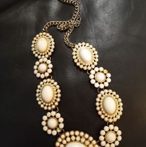 Vintage Brooch White Flower NecklaceOne bead is m